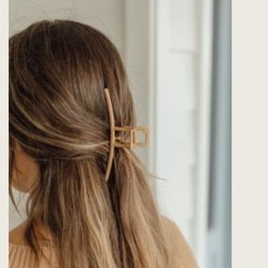 NWOT Neuflora Lausanne Claw Clip